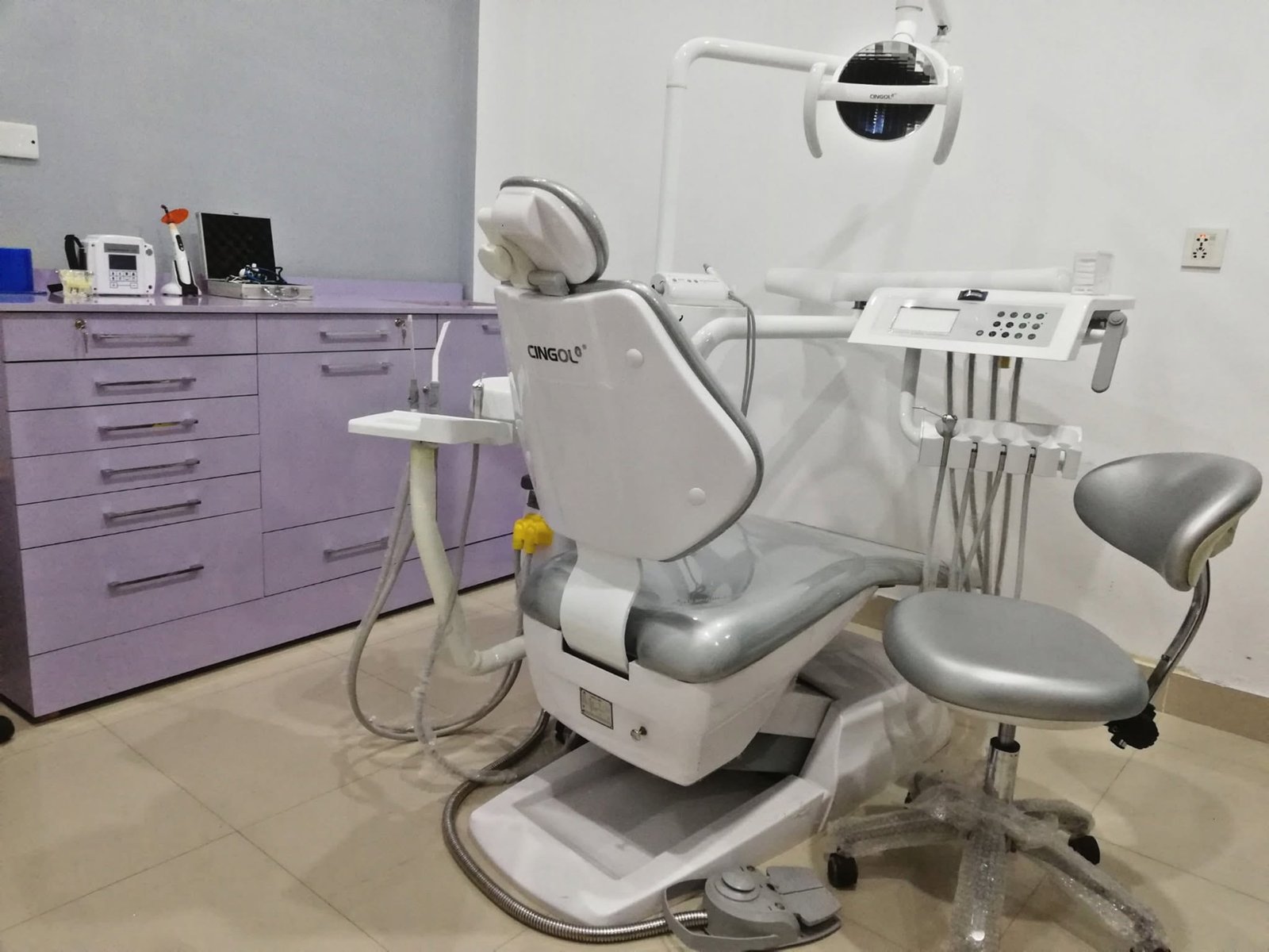 Modern dental operatory at Rehman Dental Care Burewala
